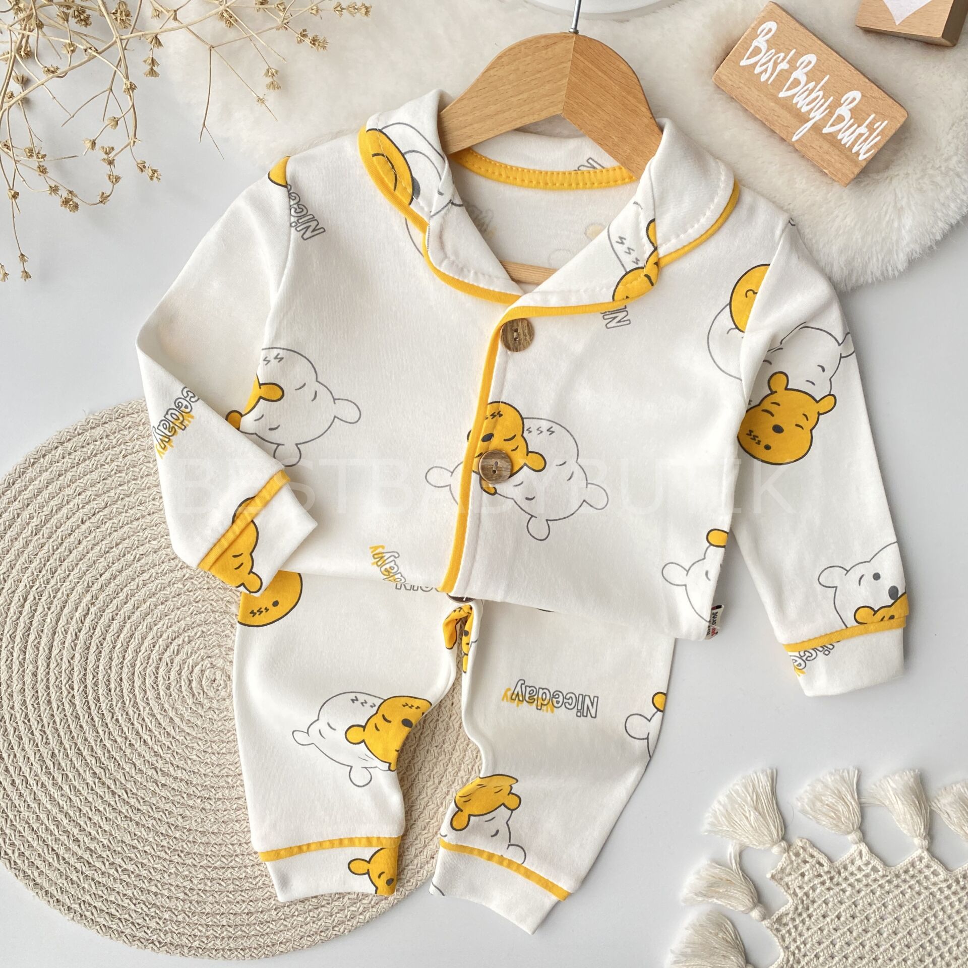 Winnie Pooh Karakterli Gömlek Yaka Pijama Takımı