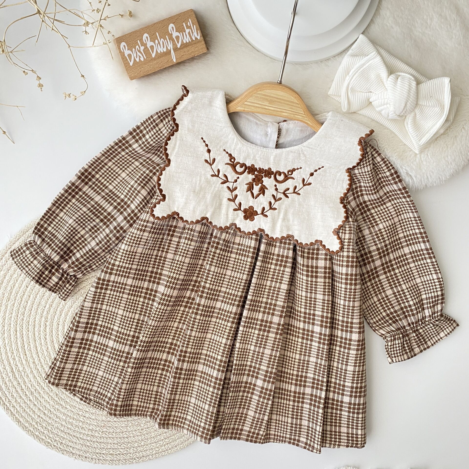 Nakışlı Yaka Detaylı Pitikare Robalı Elbise