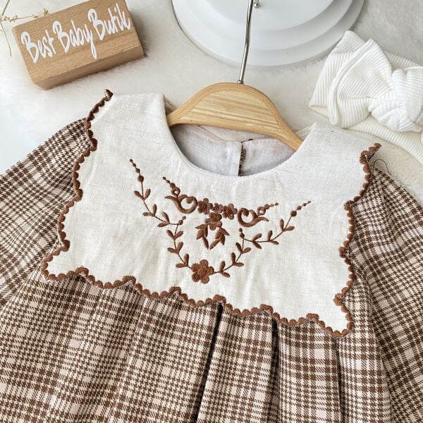 Nakışlı Yaka Detaylı Pitikare Robalı Elbise