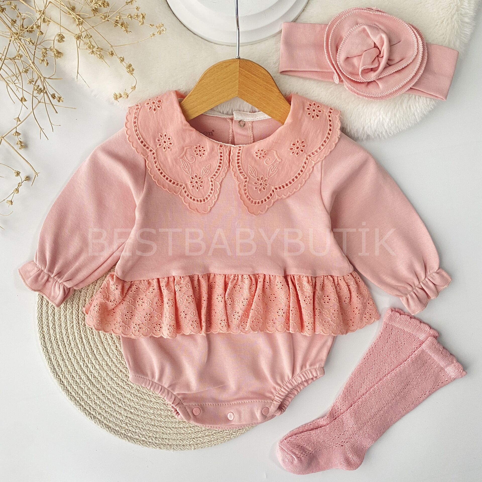 Fisto Yakalı Güllü Bandanalı ve Çoraplı 3’Lü Romper Takım