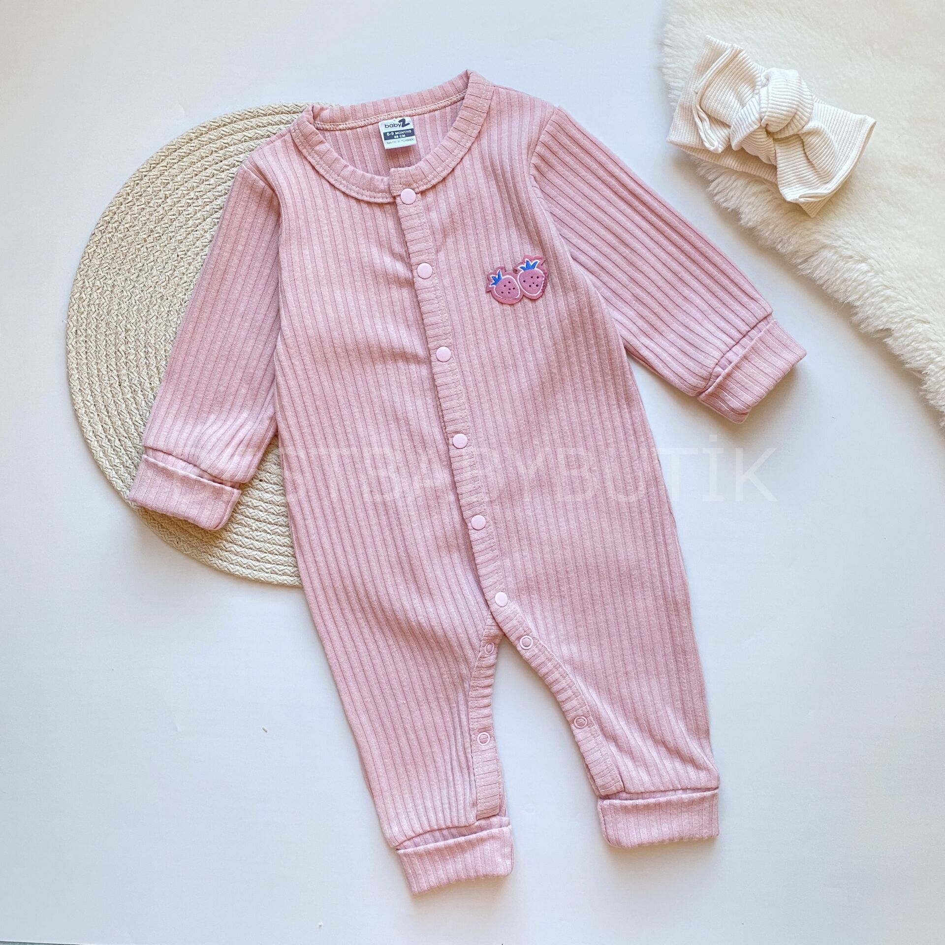 BABYZ ÇİLEK DETAYLI TATLI PEMBE FİTİLLİ YUMOŞ TULUM 6-9 AY