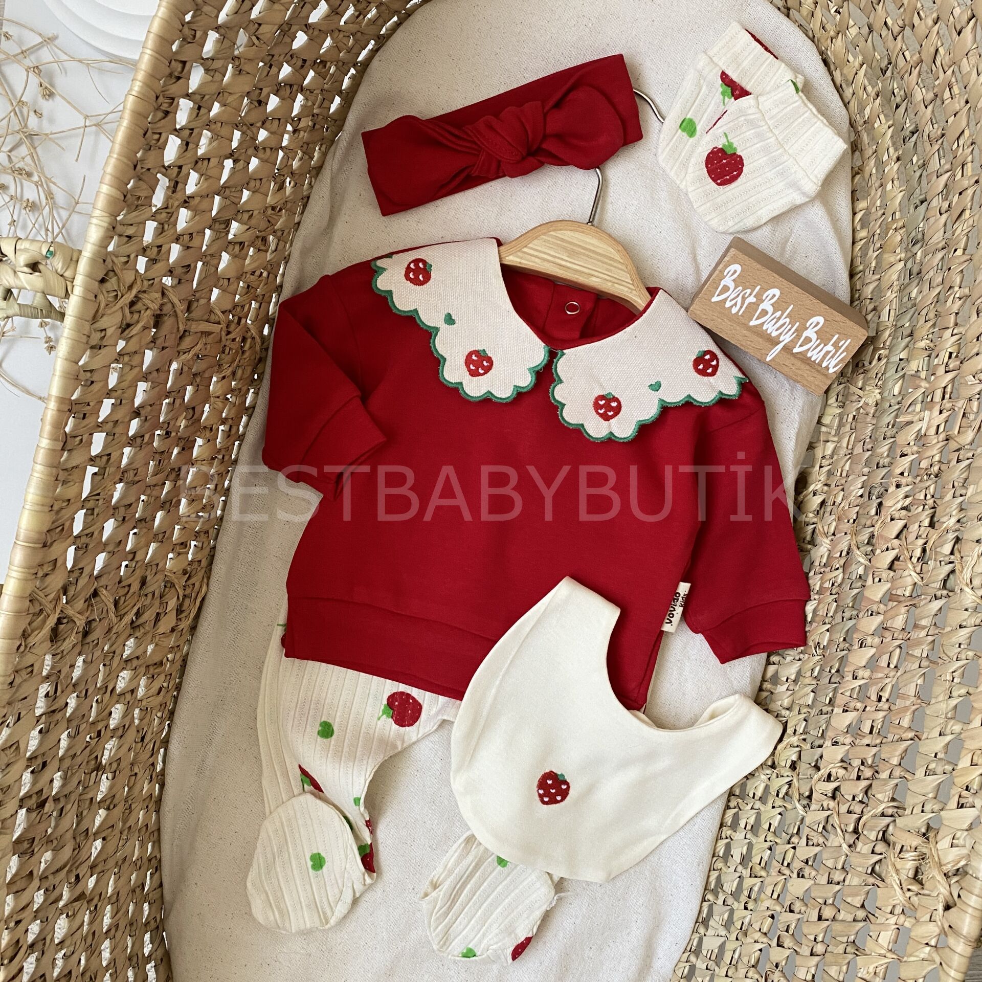 Çilek Nakışlı Bebe Yakalı 5’Li Hastane Takımı