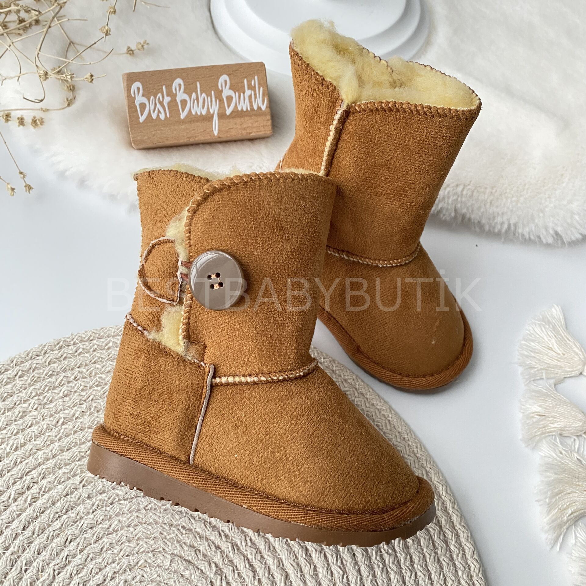 Kahve Düğmeli İçi Tüylü Süet Bot