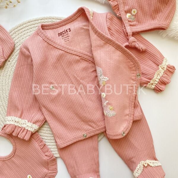 EFTELYA PAPATYA İŞLEMELİ VE FİSTO DETAYLI 5 PARÇA HASTANE ÇIKIŞI SETİ