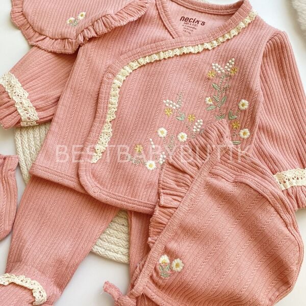 EFTELYA PAPATYA İŞLEMELİ VE FİSTO DETAYLI 5 PARÇA HASTANE ÇIKIŞI SETİ