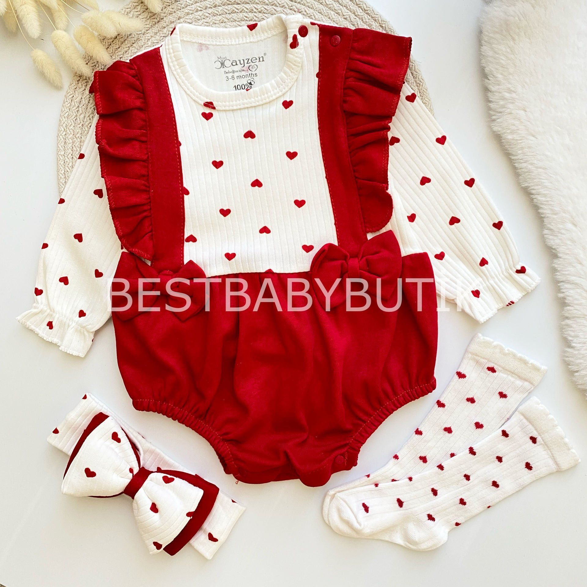 KALP DETAYLI FİYONKLU BANDANALI ÇORAPLI 3’LÜ TULUM ROMPER SETİ