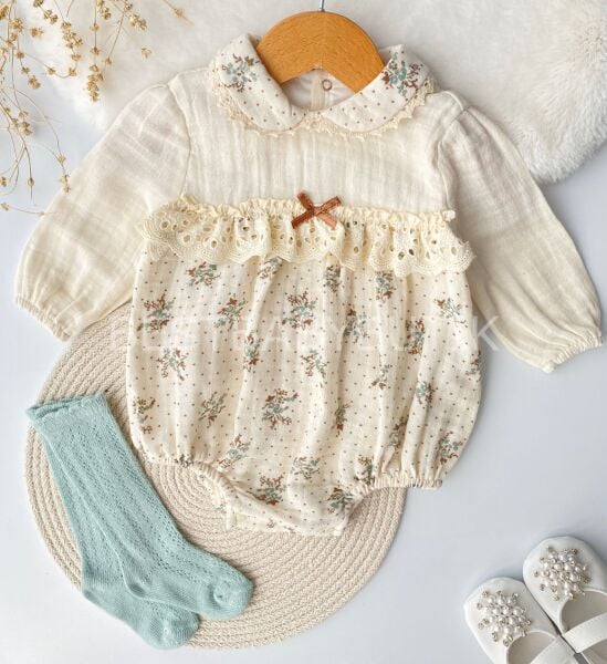 Lulu Pamuklu Müslin Dantel Detaylı Çoraplı Kız Bebek Romper