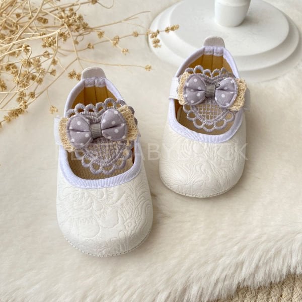 Kurdaleli Beyaz Ayakkabı