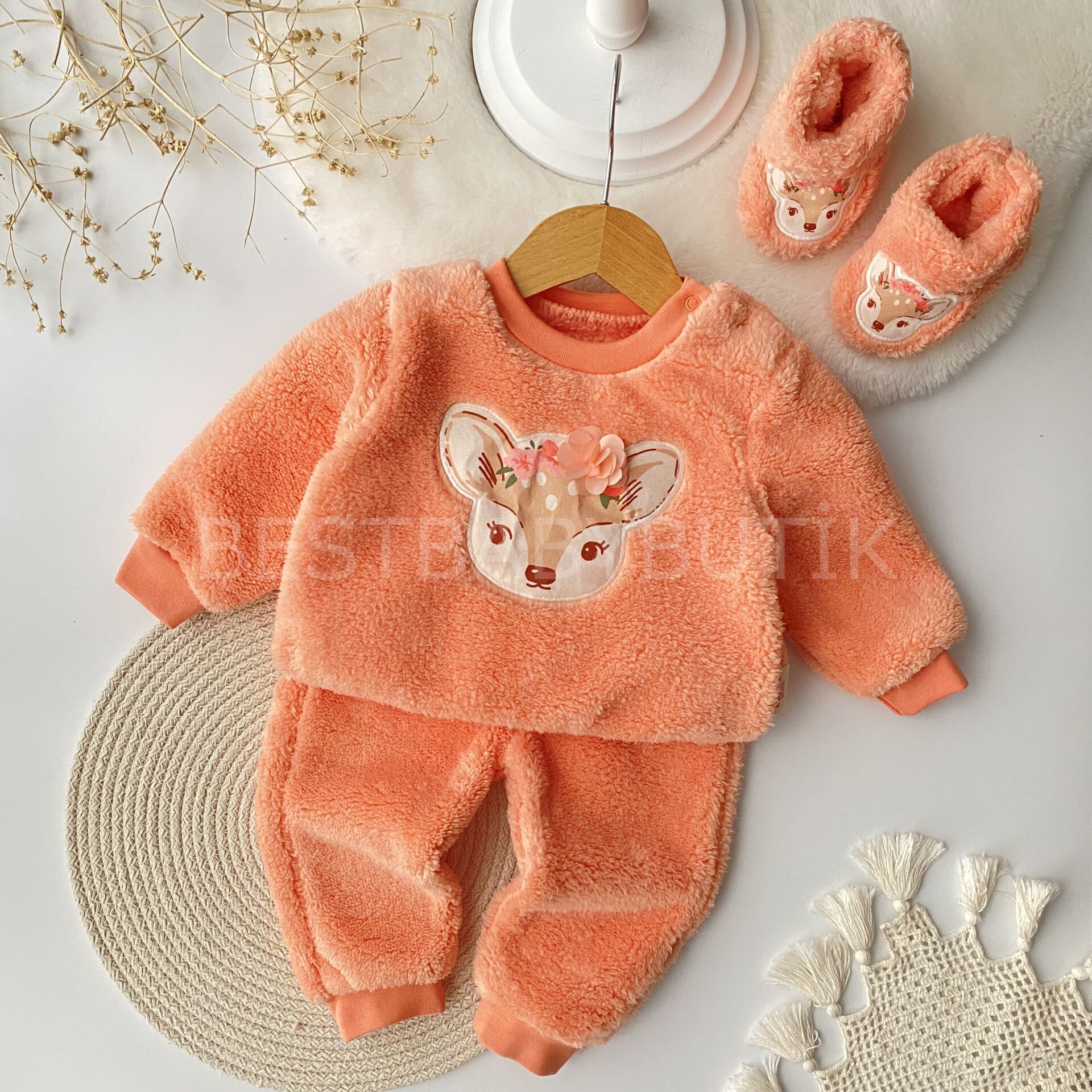 Geyik Detaylı Peluş Panduflu 3’lü Takım