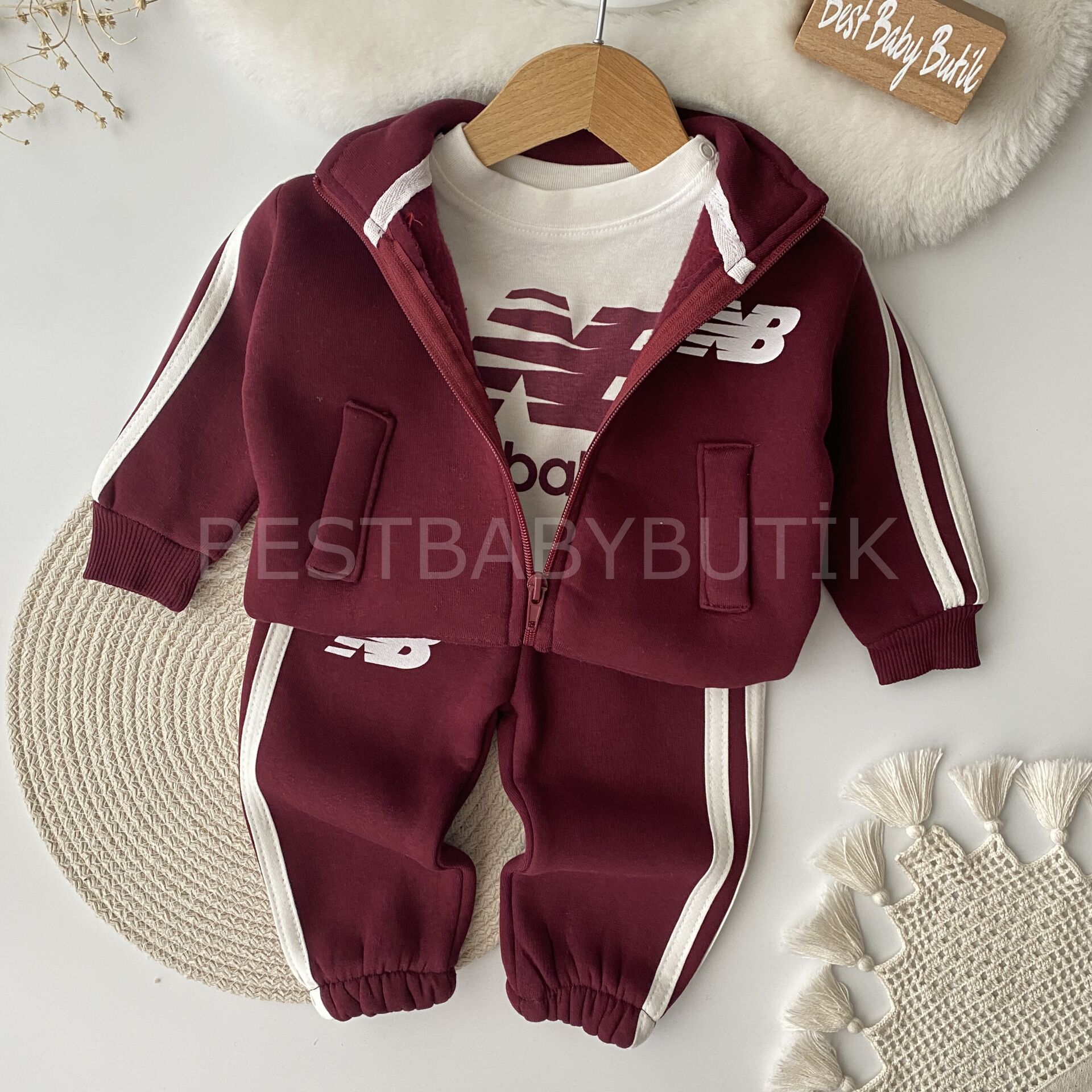 NewBalance Yazı Detaylı Şardonlu 3’Lü Takım