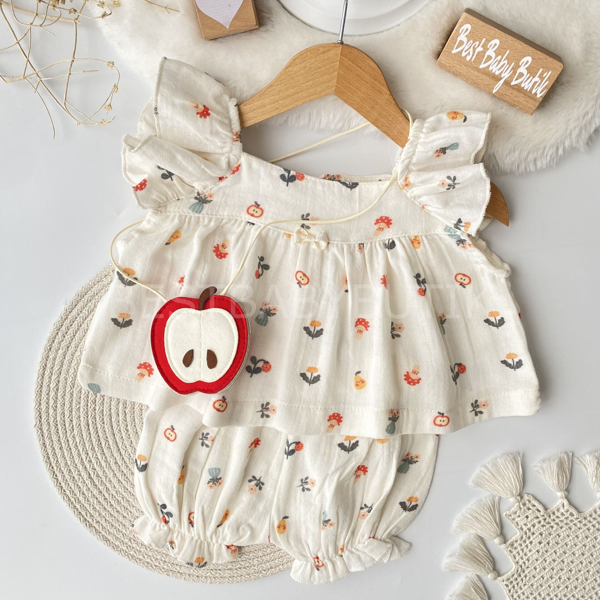 Sevimli Elma Desenli Çantalı Müslin Takım 18 AY