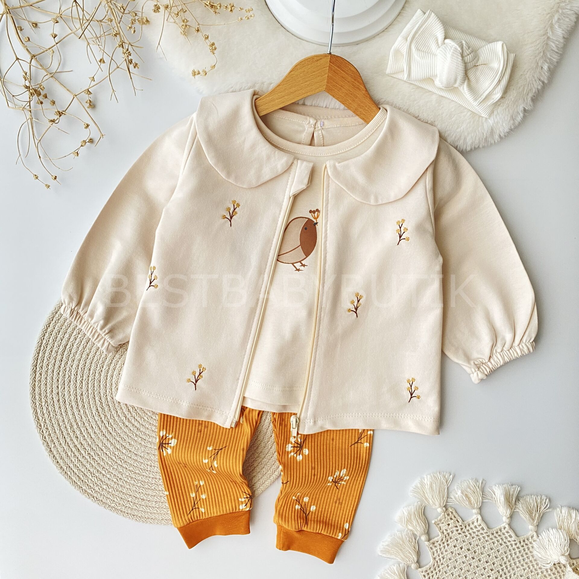 Çiçek Nakışlı Bebek Yaka Hırkalı 3’Lü Takım