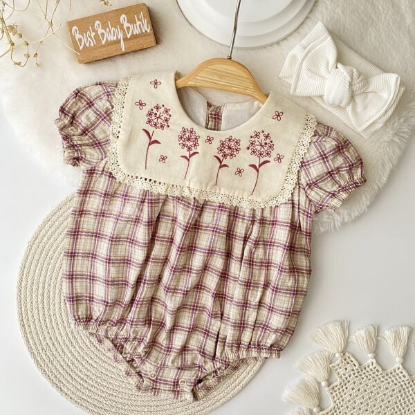 Çiçek Nakışlı Yaka Detaylı Romper Tulum