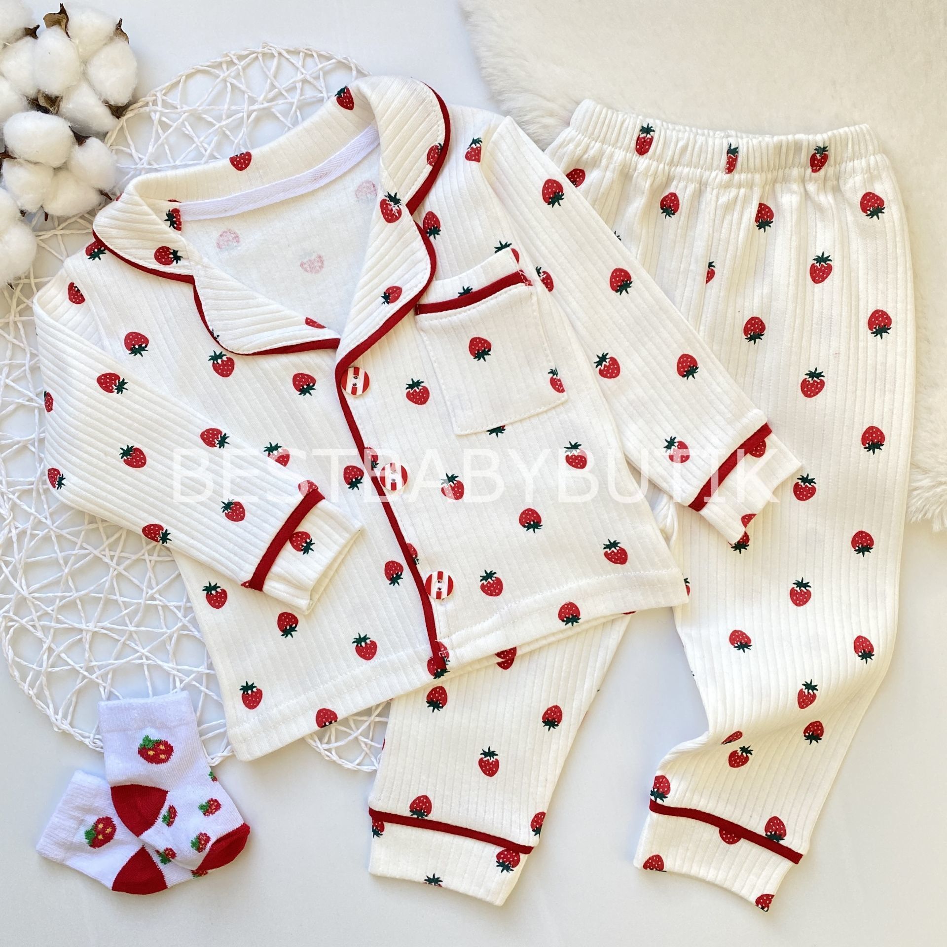 Çilek Detaylı Fitilli Gömlek Yaka Pijama Takımı