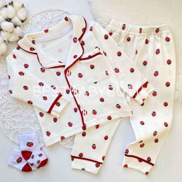 Çilek Detaylı Fitilli Gömlek Yaka Pijama Takımı