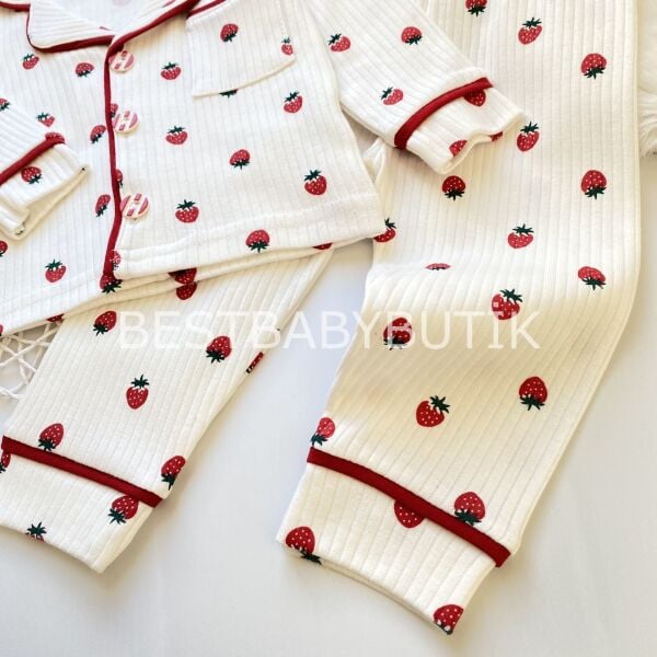 Çilek Detaylı Fitilli Gömlek Yaka Pijama Takımı