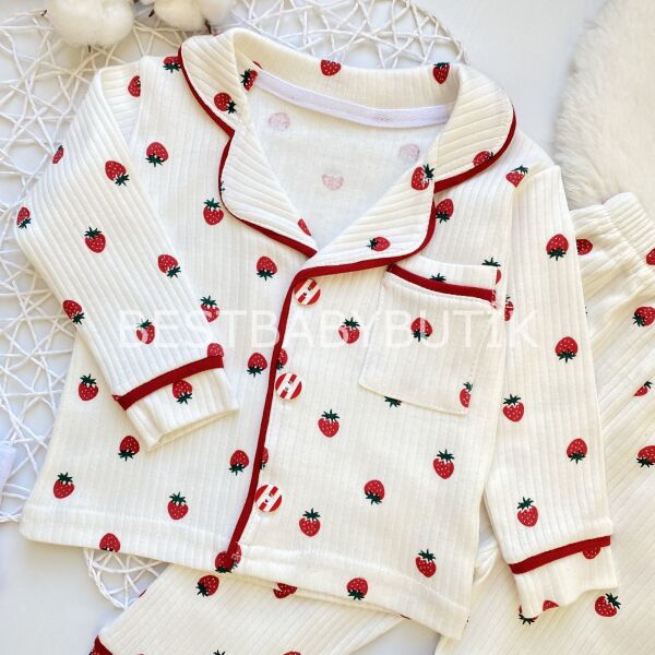 Çilek Detaylı Fitilli Gömlek Yaka Pijama Takımı
