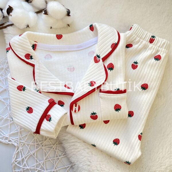 Çilek Detaylı Fitilli Gömlek Yaka Pijama Takımı