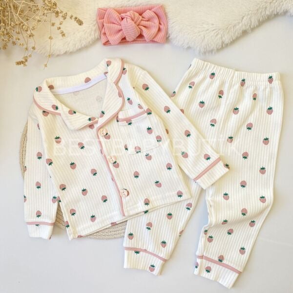 Çilek Detaylı Fitilli Gömlek Yaka Pijama Takımı