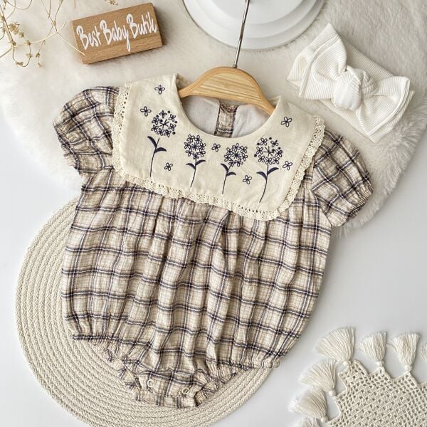 Çiçek Nakışlı Yaka Detaylı Romper Tulum