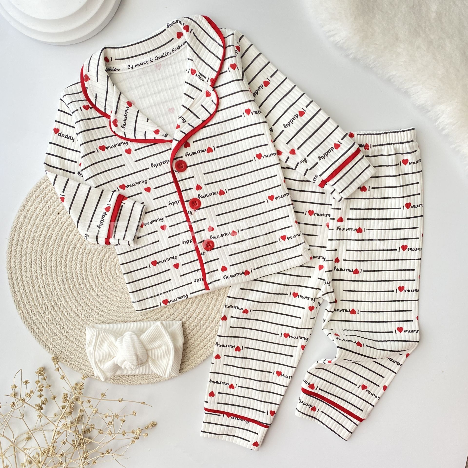 Love Yazılı Çizgili Pijama Takımı