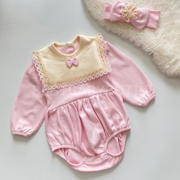 DANTEL YAKA DETAYLI PEMBE ROMPER VE BANDANASI