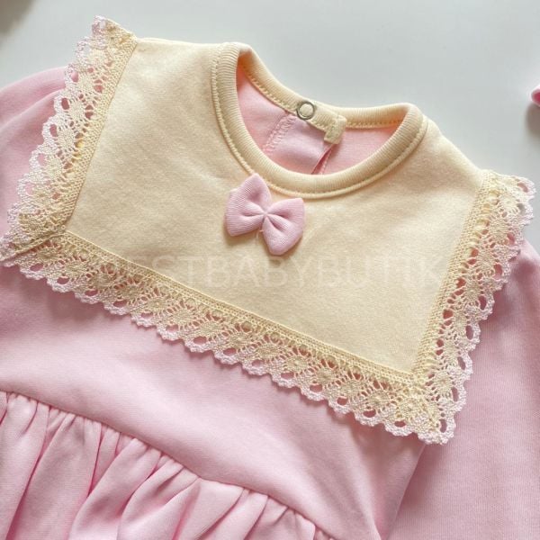 DANTEL YAKA DETAYLI PEMBE ROMPER VE BANDANASI