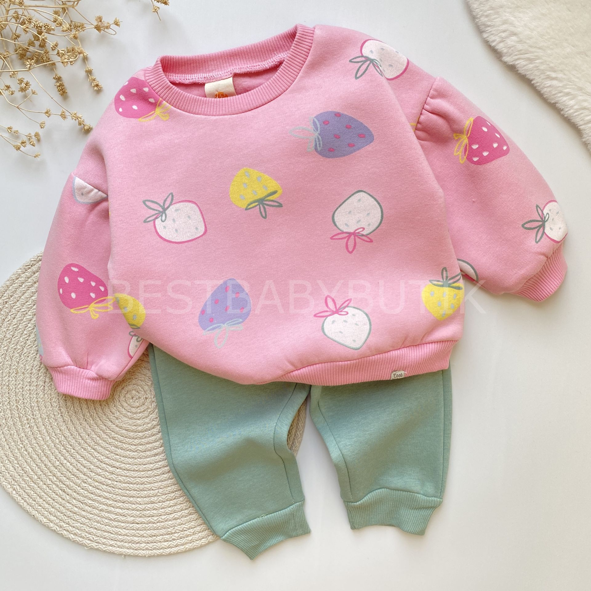 ÇİLEK DETAYLI BALON KOL ŞARDONLU 2’Lİ ALT ÜST TAKIM