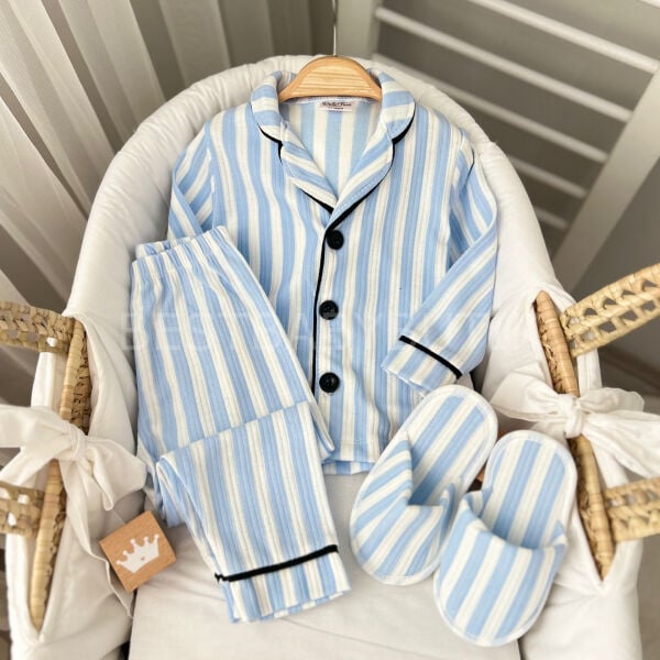 Çizgili Gömlek Yaka Terlikli Pijama Takımı