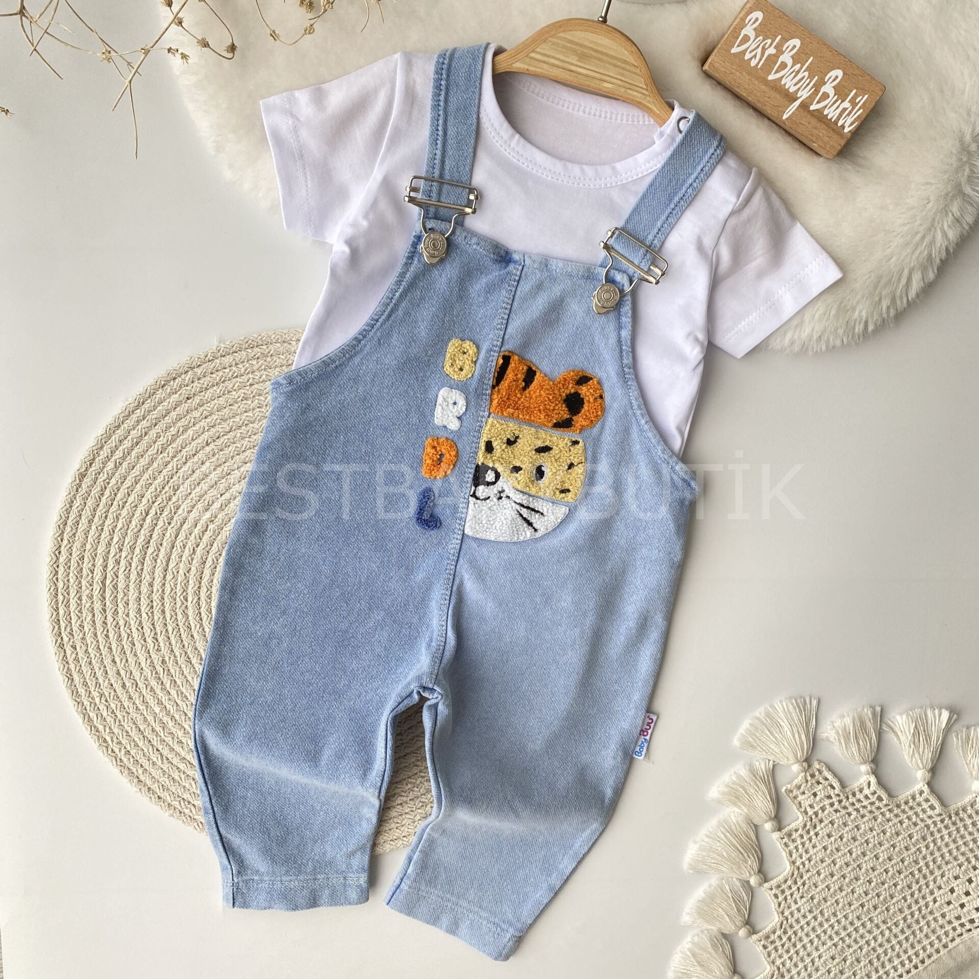 Aslan Panç İşlemeli Badili Çift Renkli Kot Salopet 9-12 AY