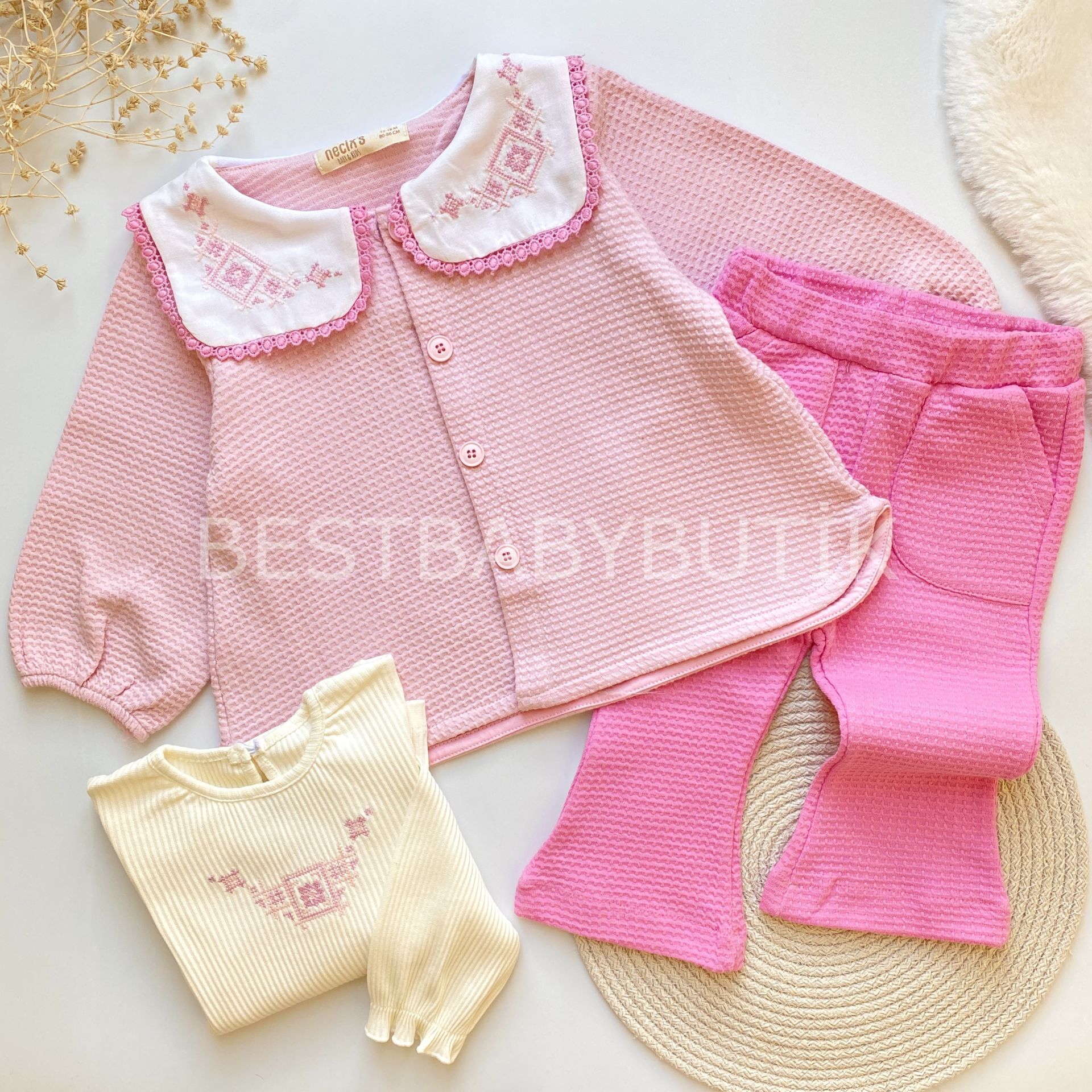 ZARİFÇE NAKIŞLI YAKA DETAYLI PANÇO HIRKALI İSPANYOL PAÇA 3’LÜ TAKIM