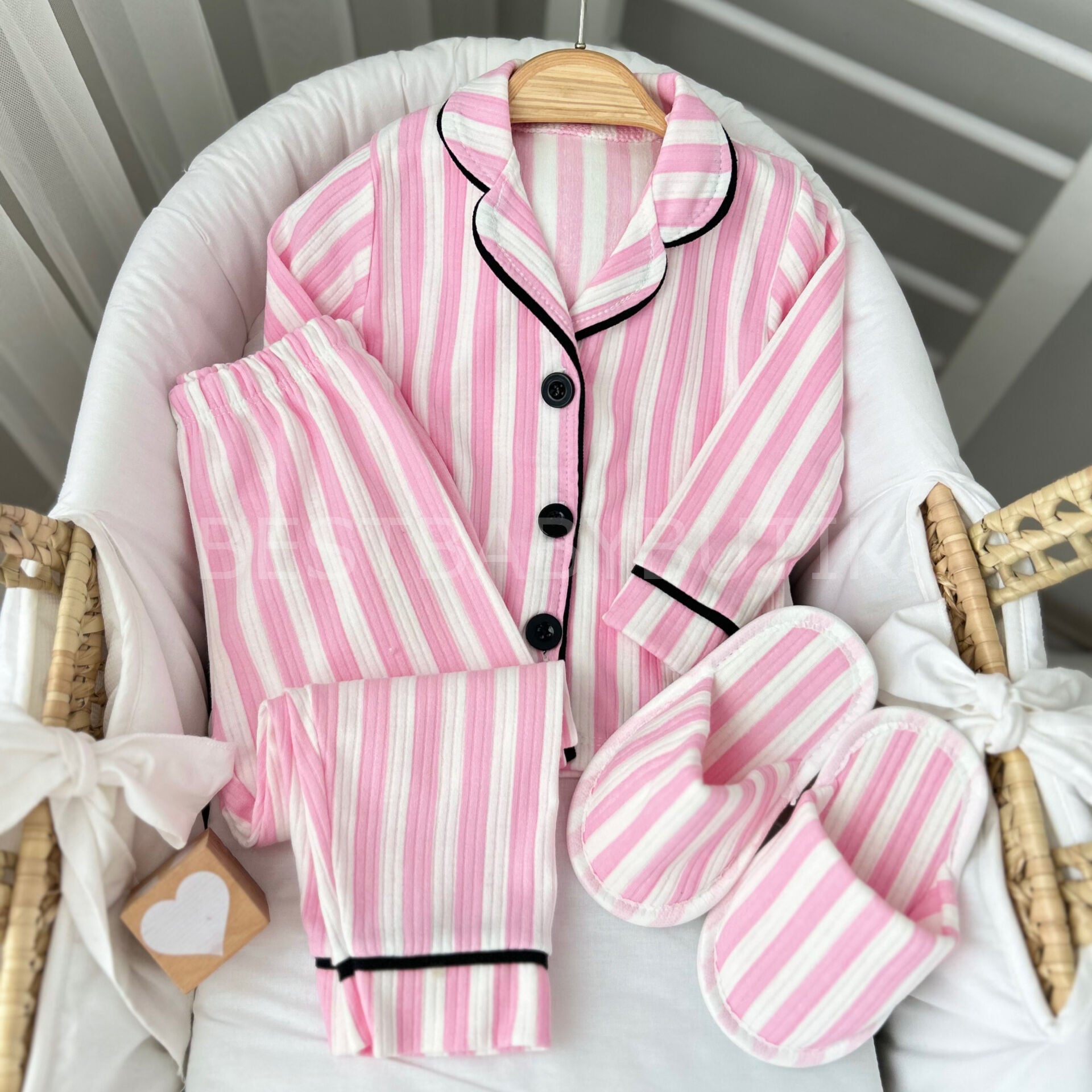 Çizgili Gömlek Yaka Terlikli Pijama Takımı 1 YAŞ