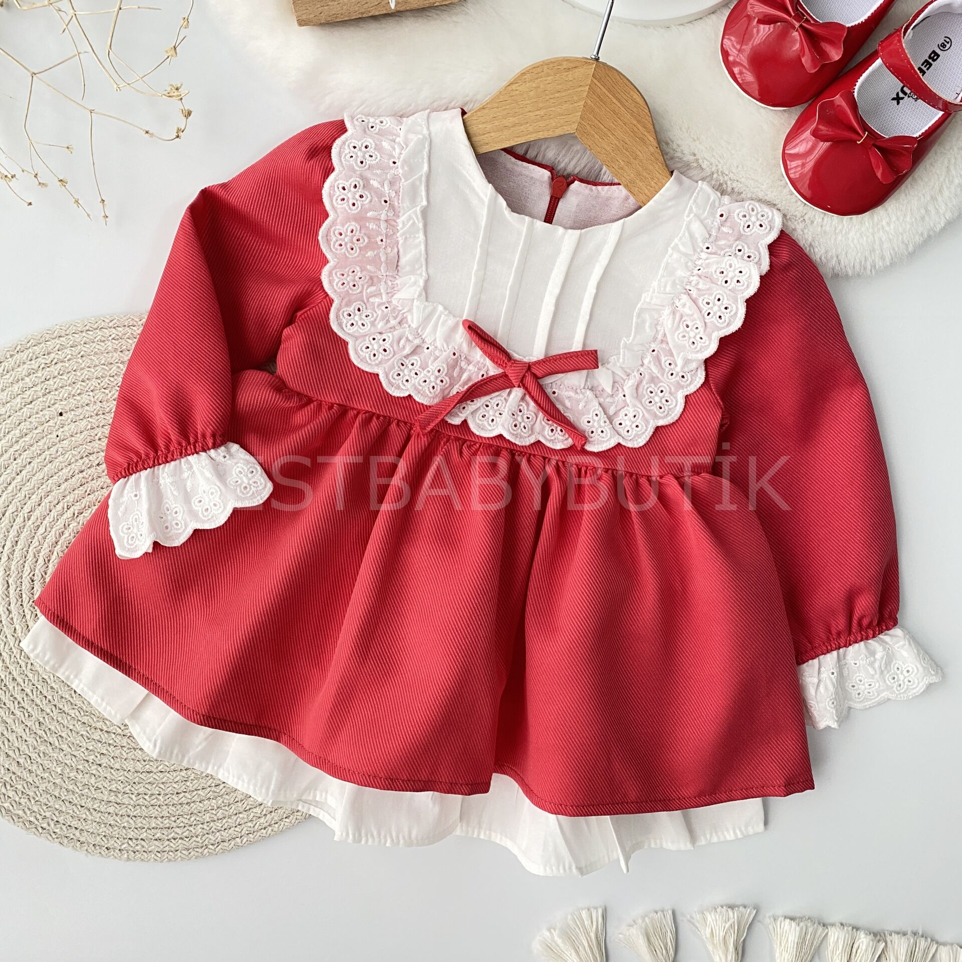 Kurdale Detaylı Fistolu Katlı Elbise