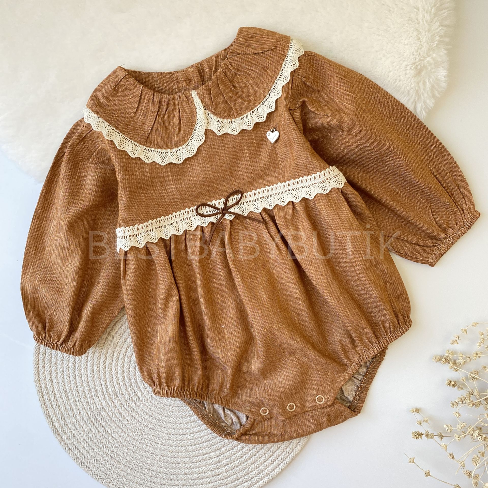 BAMBİ FİSTO BEBE YAKA DETAYLI BALON KOL NOSTALJİK ROMPER