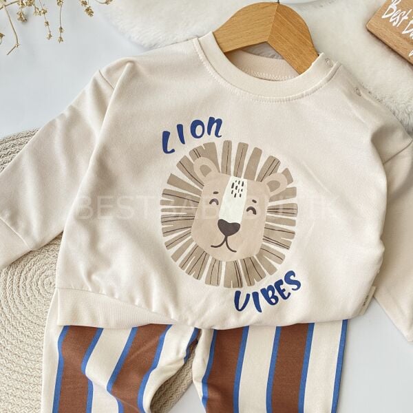 Aslan Baskılı Çizgili Eşofman Takımı