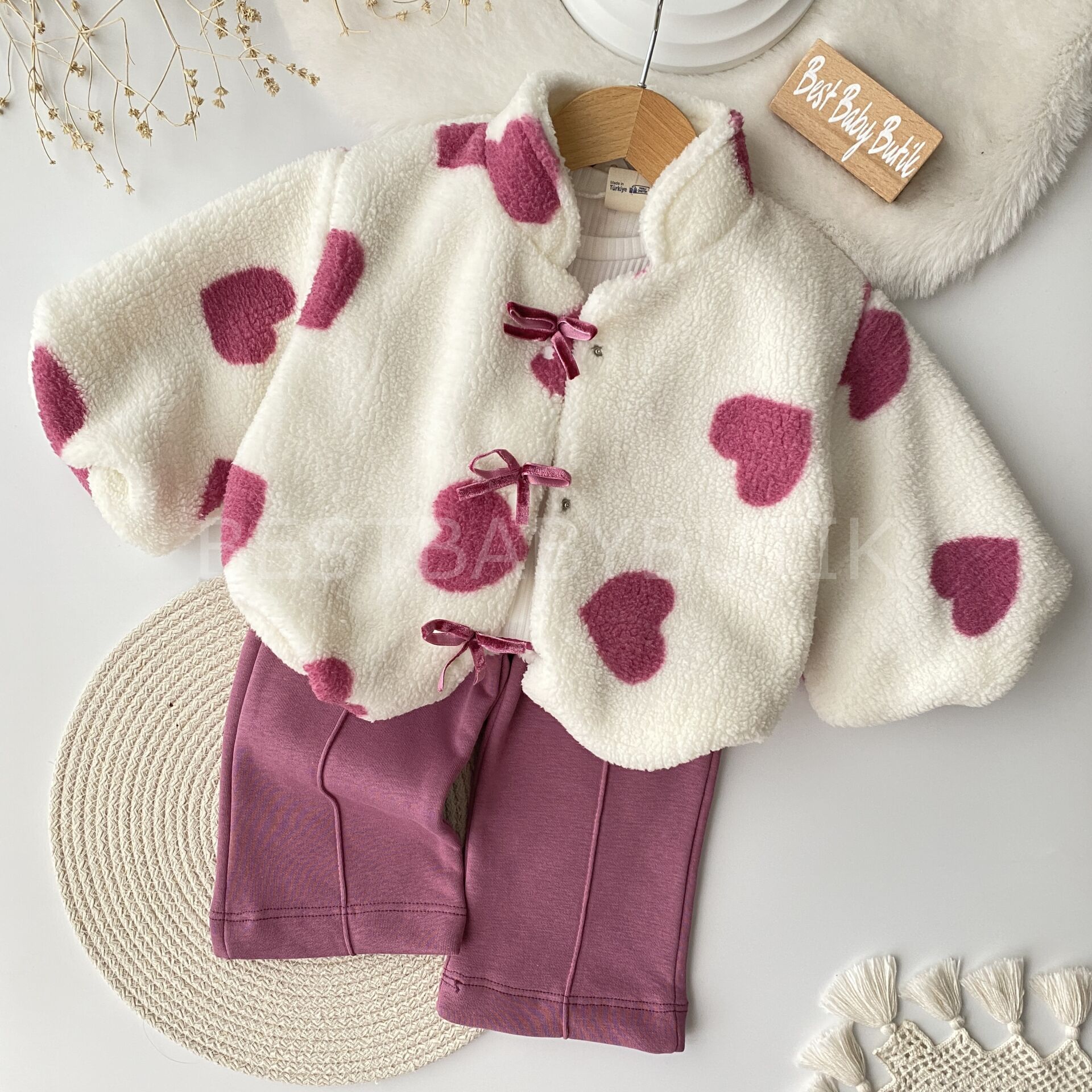 Yakası Nakışlı Kalpli Peluş Montlu 3’Lü Takım