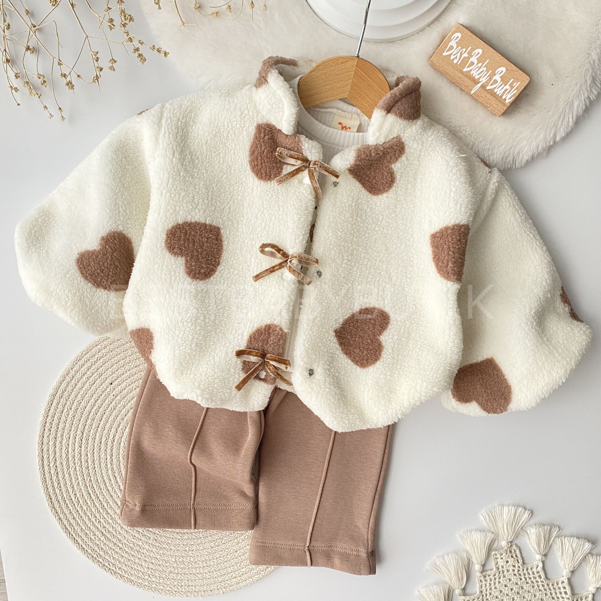 Yakası Nakışlı Kalpli Peluş Montlu 3’Lü Takım