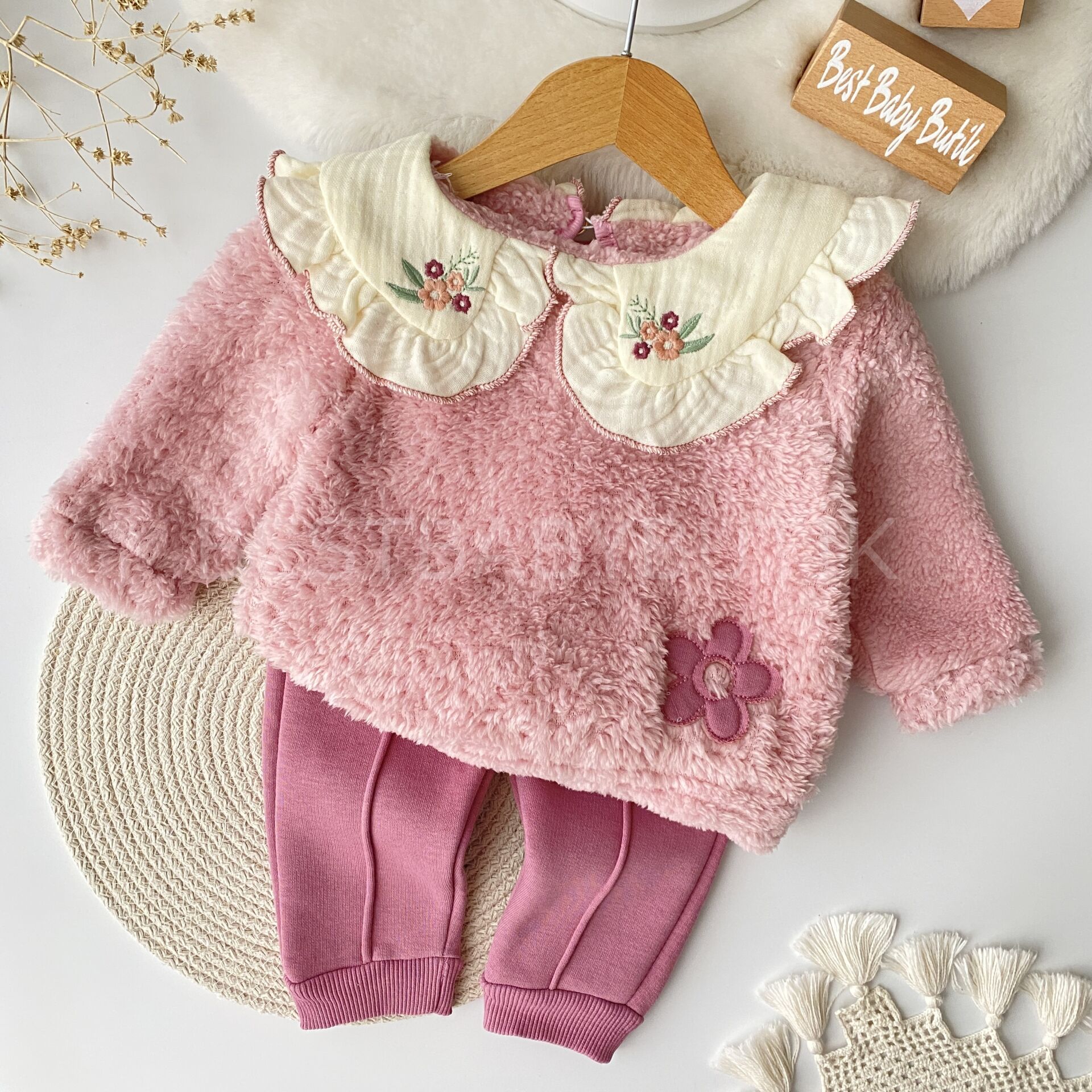 Çiçek Nakışlı Bebe Yaka Peluş 2’Li Takım