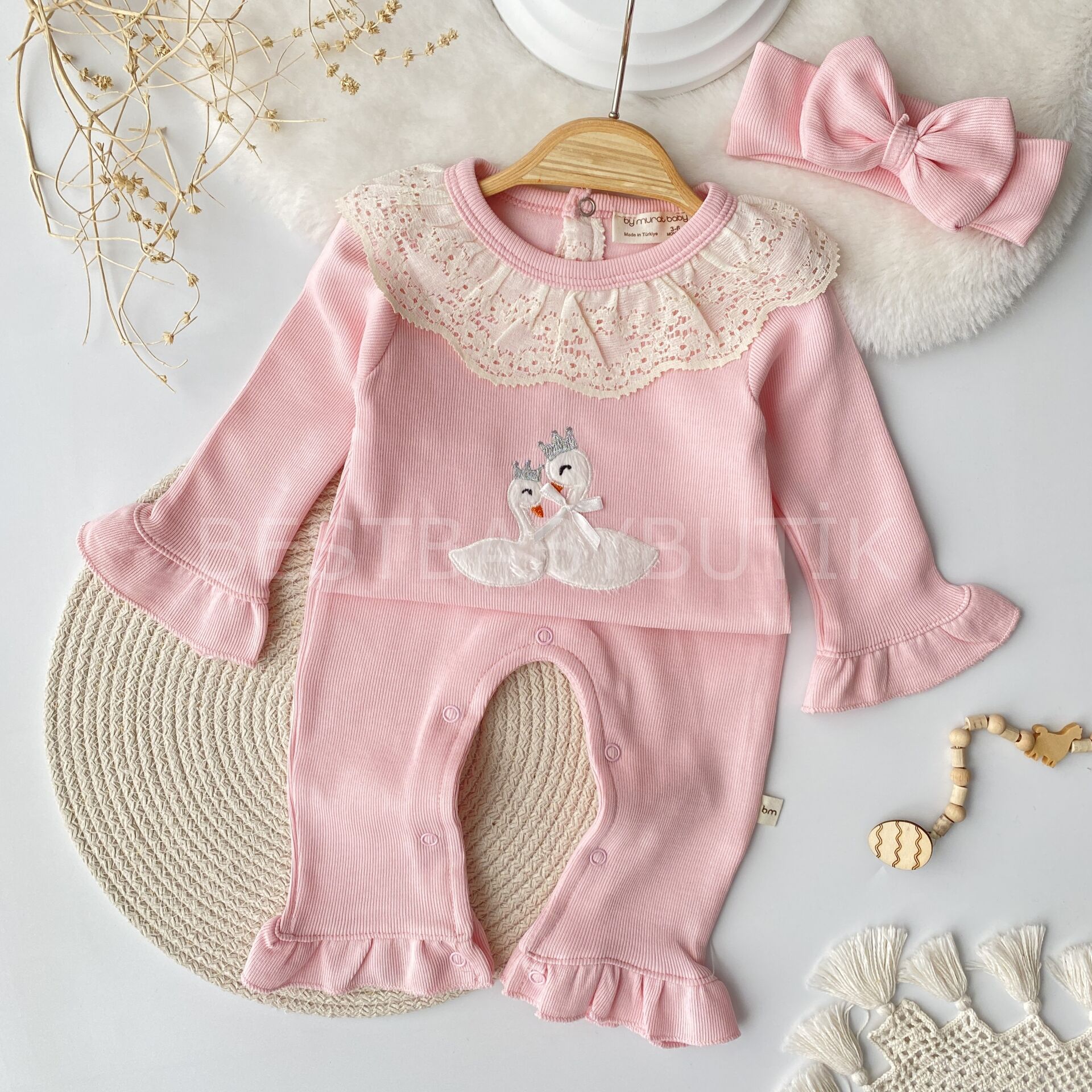 Kuğu Detaylı Fırfırlı Bandanalı Tulum