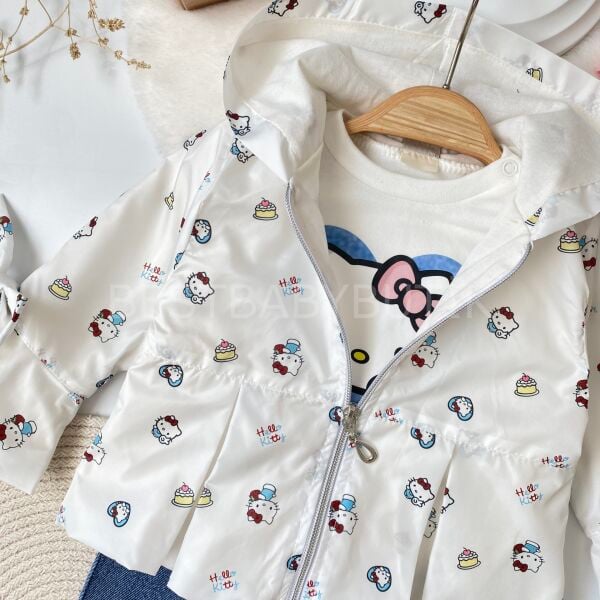 Premium Hello Kitty Yağmurluk ve Kot Pantolonlu 3’Lü Takım 24 AY