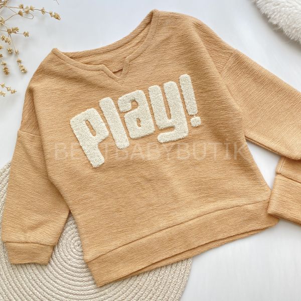 PLAY V YAKA DETAYLI KARGO PANTOLONLU ŞAPKALI 3’LÜ TAKIM
