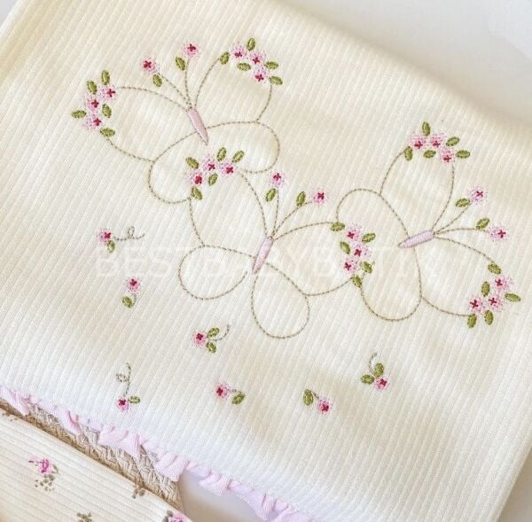 KELEBEK VE ÇITIR ÇİÇEK DETAYLI FİTİLLİ 10 PARÇA HASTANE ÇIKIŞI SETİ 1-3 AY