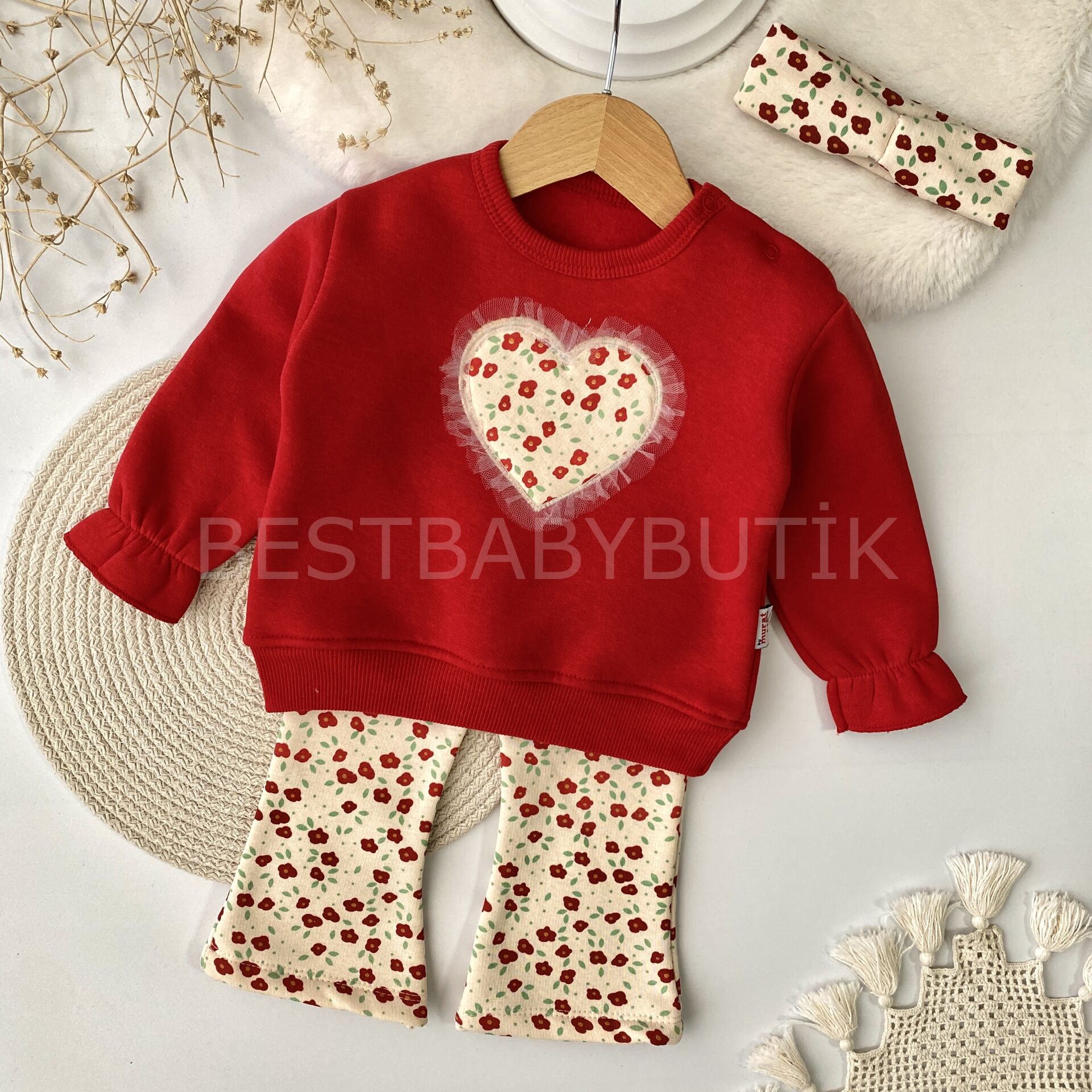 Kalp Detaylı Çıtır Çiçekli Şardonlu Kışlık 3’Lü Takım