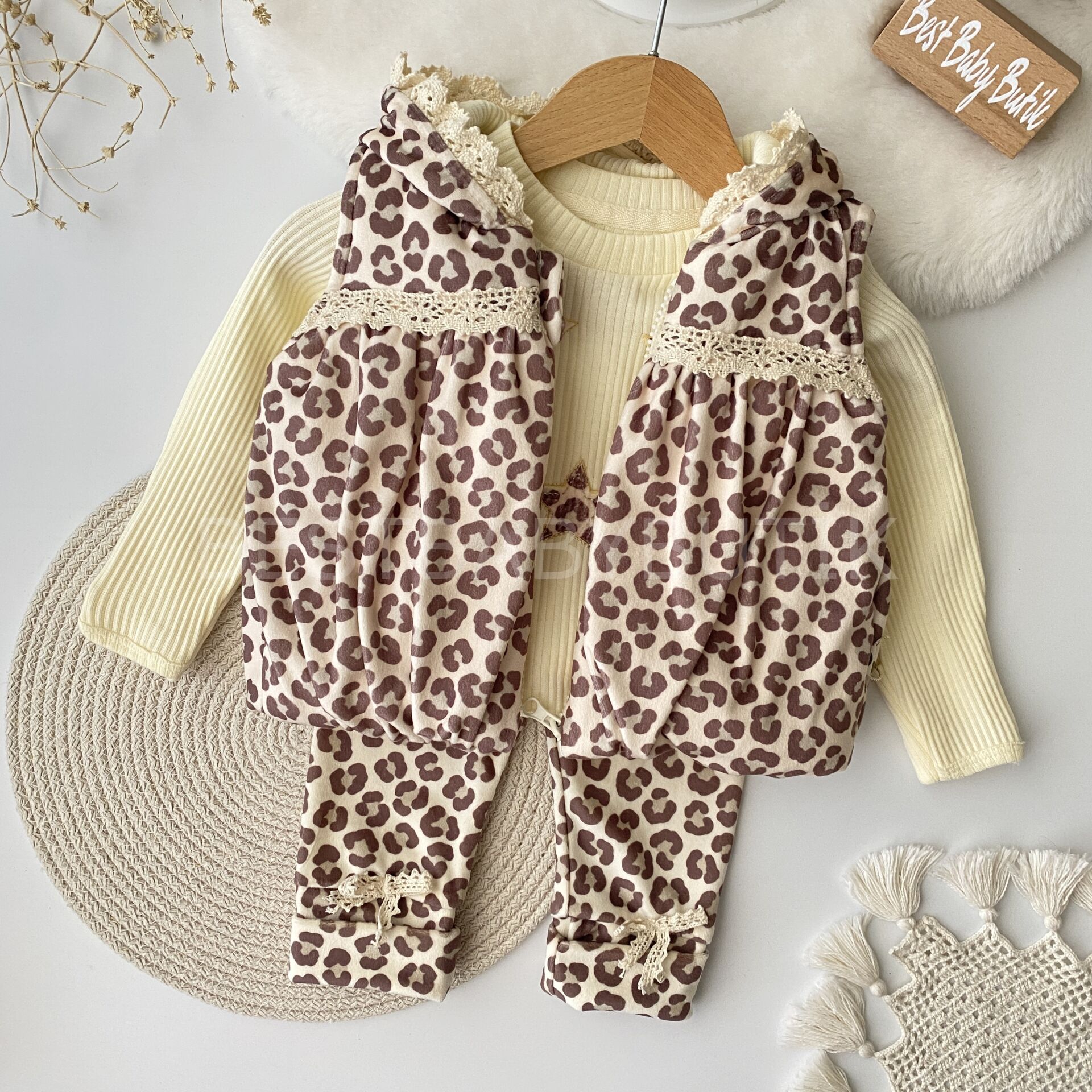 Leopar Desenli Kadife Şişme Yelekli 3’Lü Takım