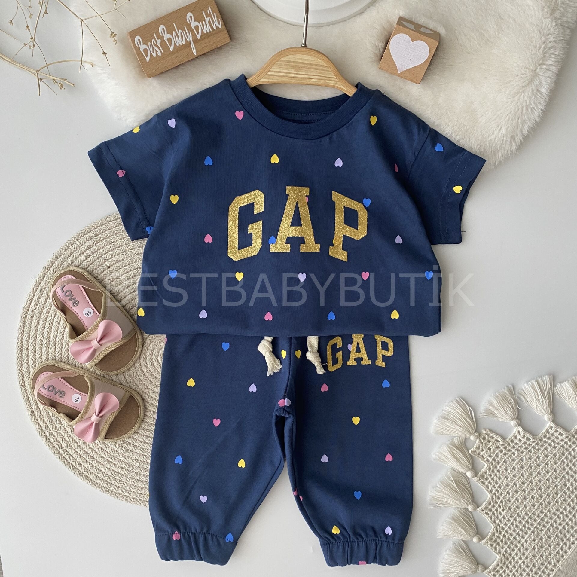 Premium Gap Yaldızlı Kalp Baskılı 2’Li Eşofman Takımı 9-12 AY