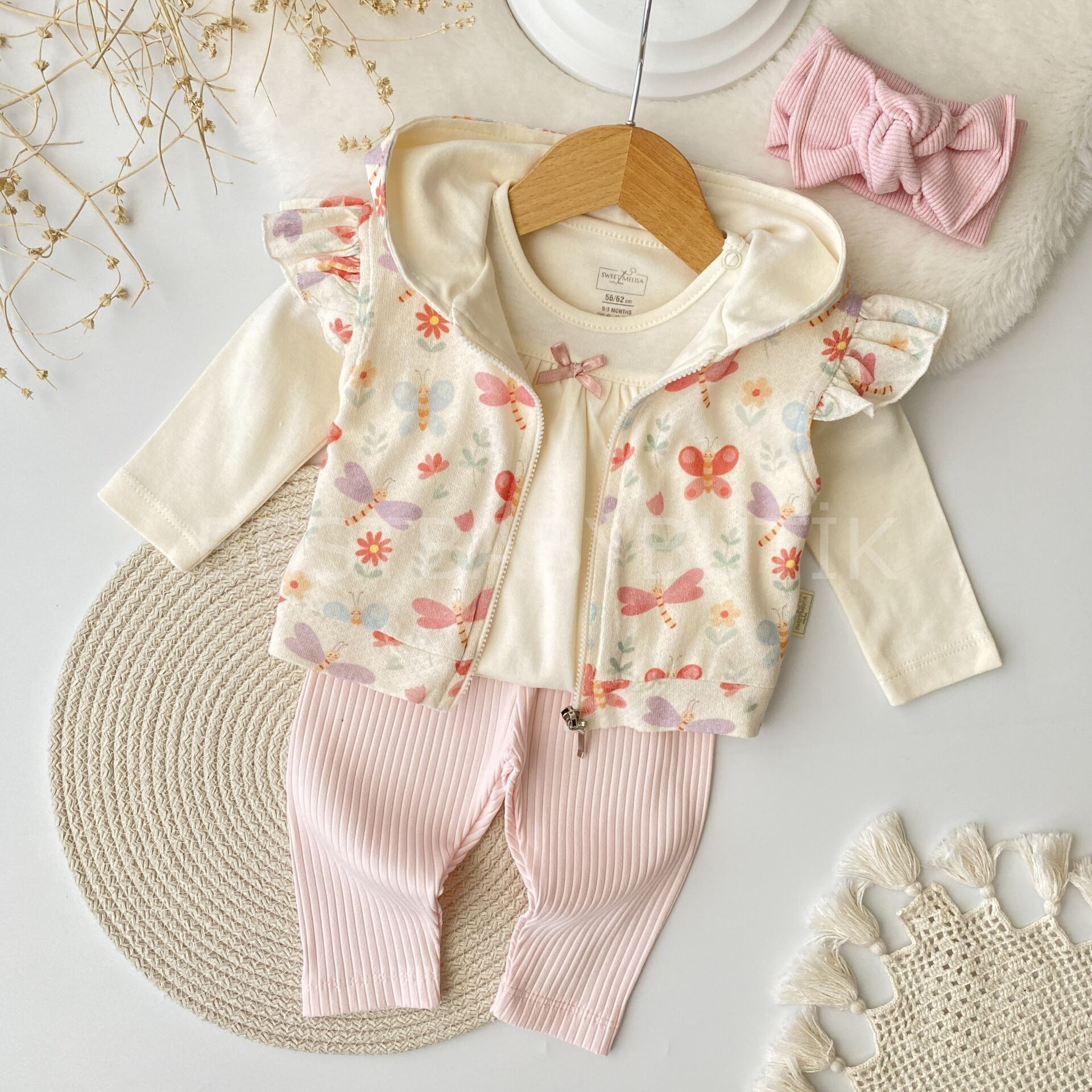 Kelebek Detaylı Yelekli 3’Lü Takım