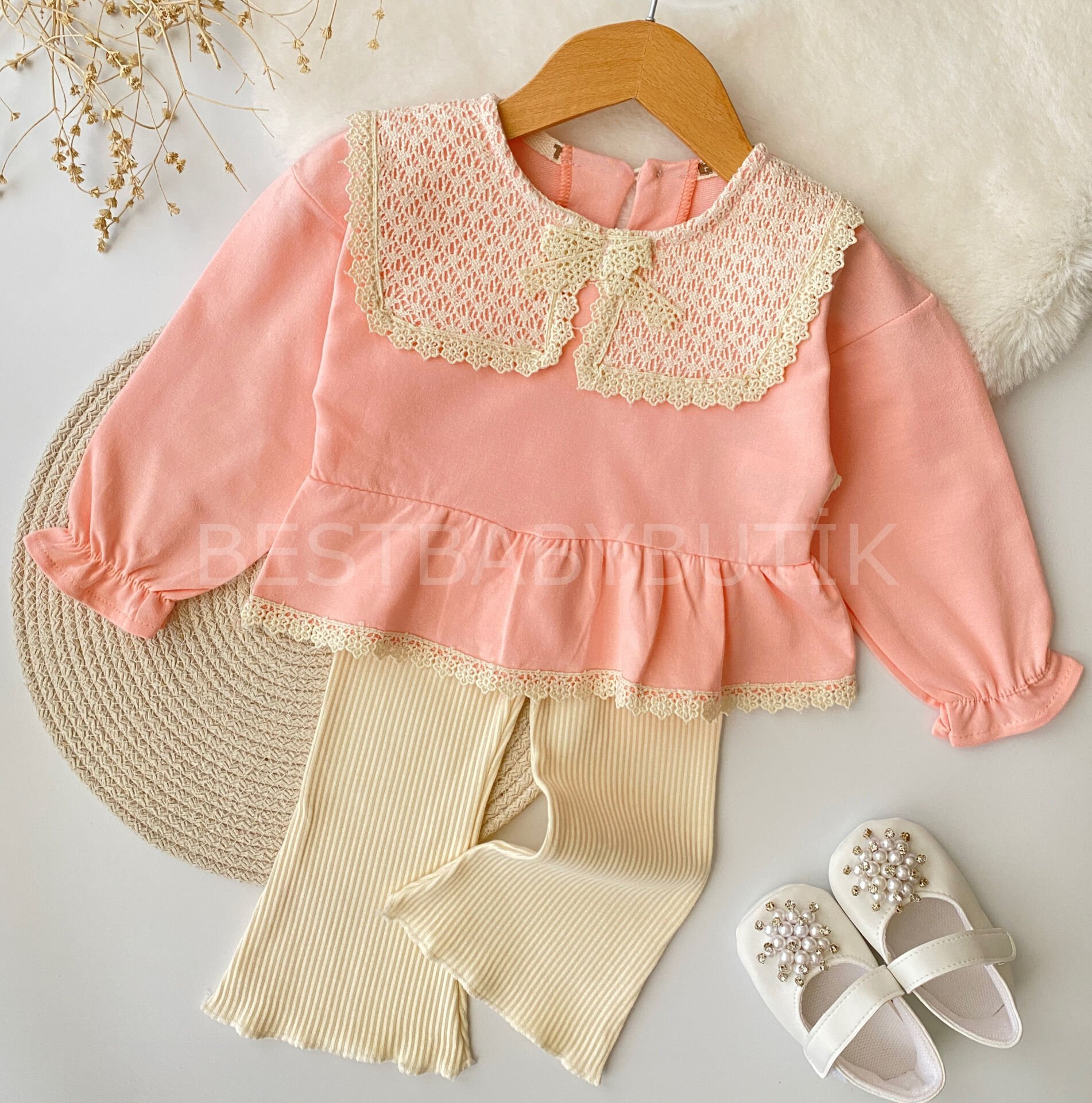 Kare Dantel Yakalı İspanyol Pantolonlu 2’Li Takım