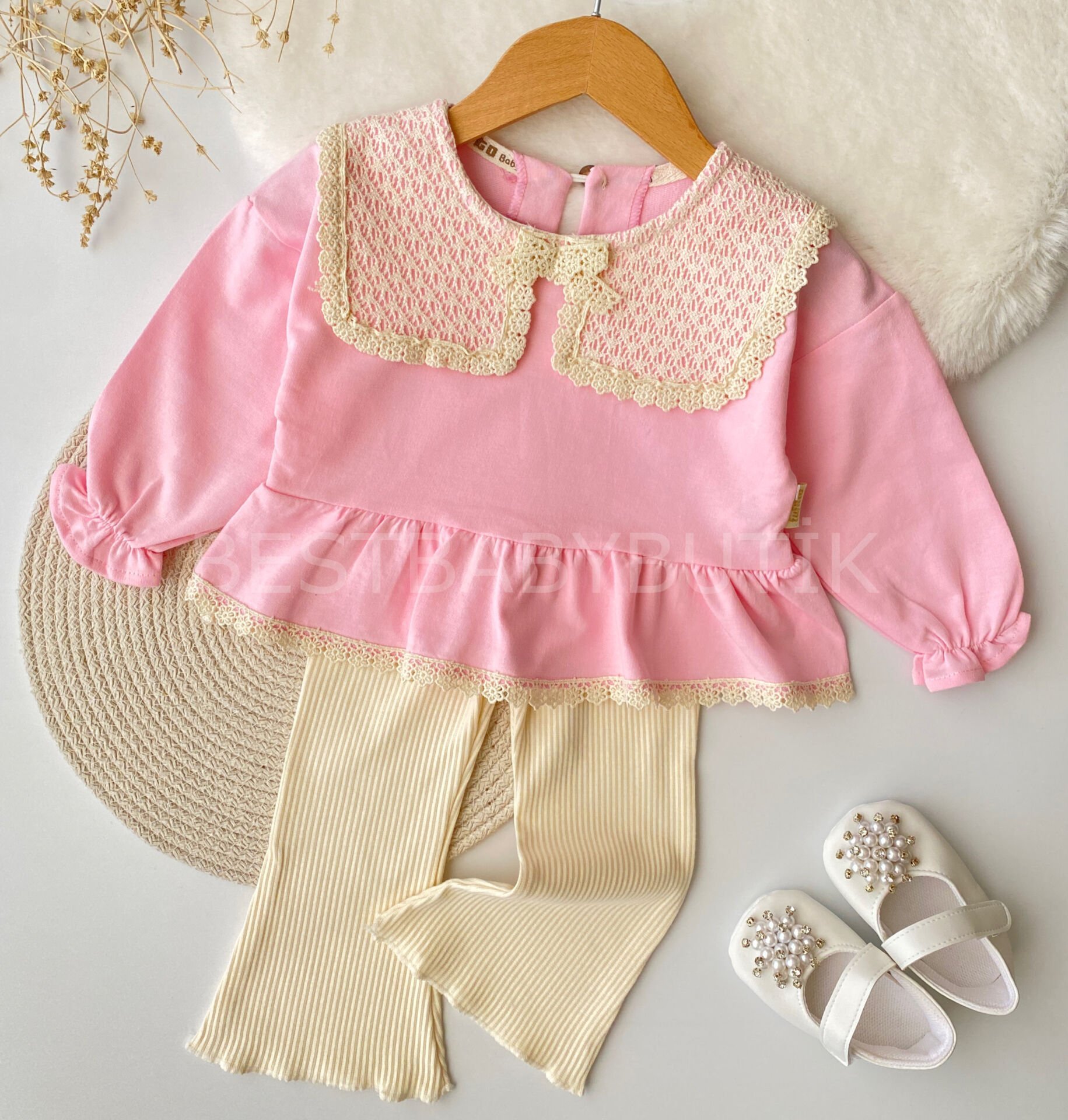 Kare Dantel Yakalı İspanyol Pantolonlu 2’Li Takım