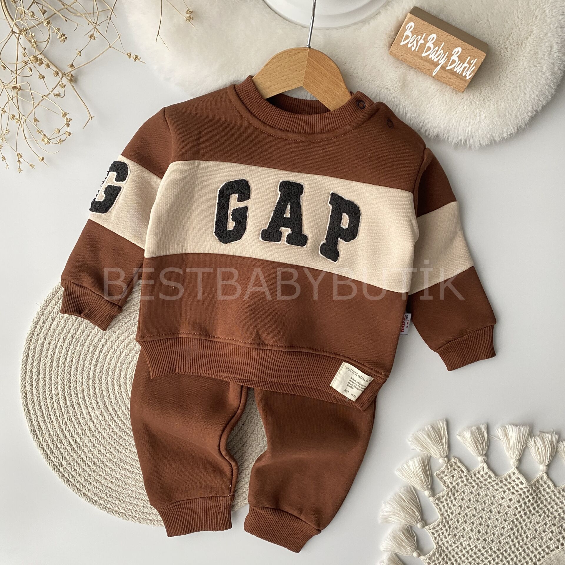 GAP Yazı Detaylı Şardonlu Eşofman Takımı