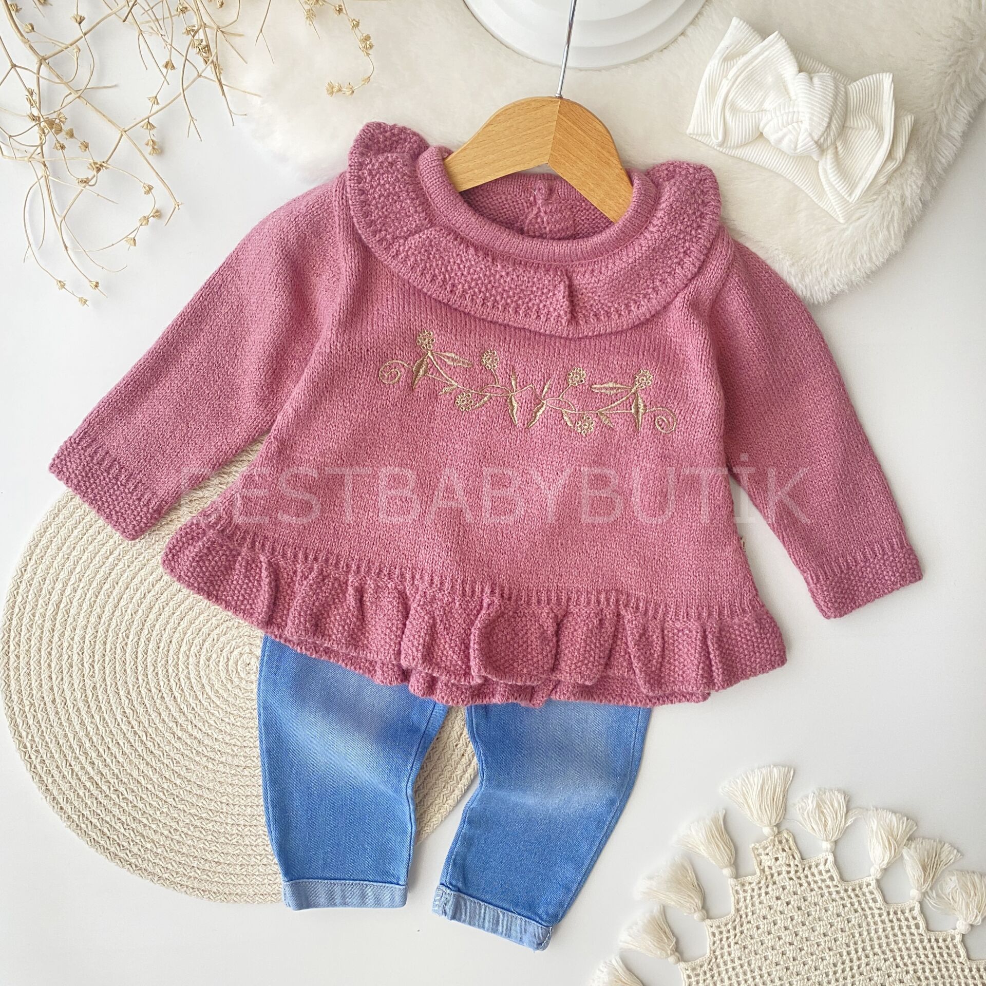 Çiçek Nakışlı Triko Kot Pantolonlu 2’Li Takım